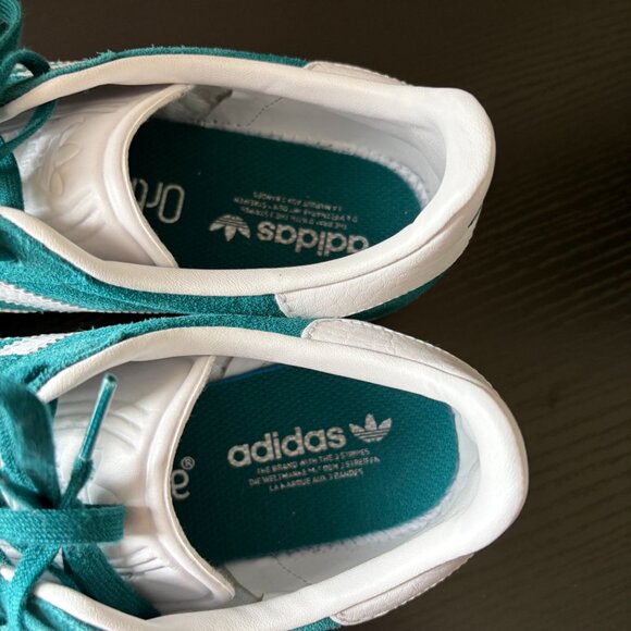 Athletic_Shoes